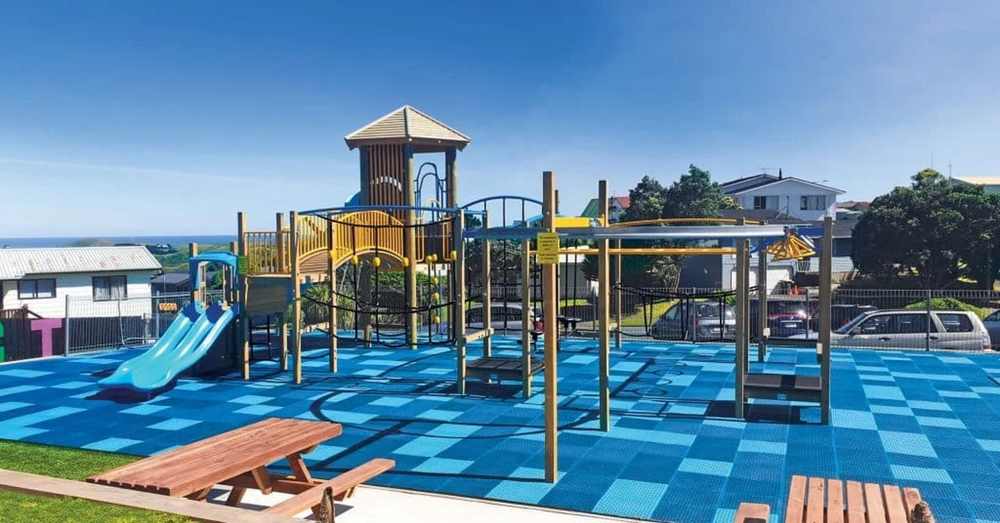 فاکتورهای موثر در انتخاب کفپوش زمین بازی